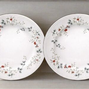 Pfaltzgraff Winterberry 10.5” Dinner Plate Christmas White Holly Berry Lot of 2